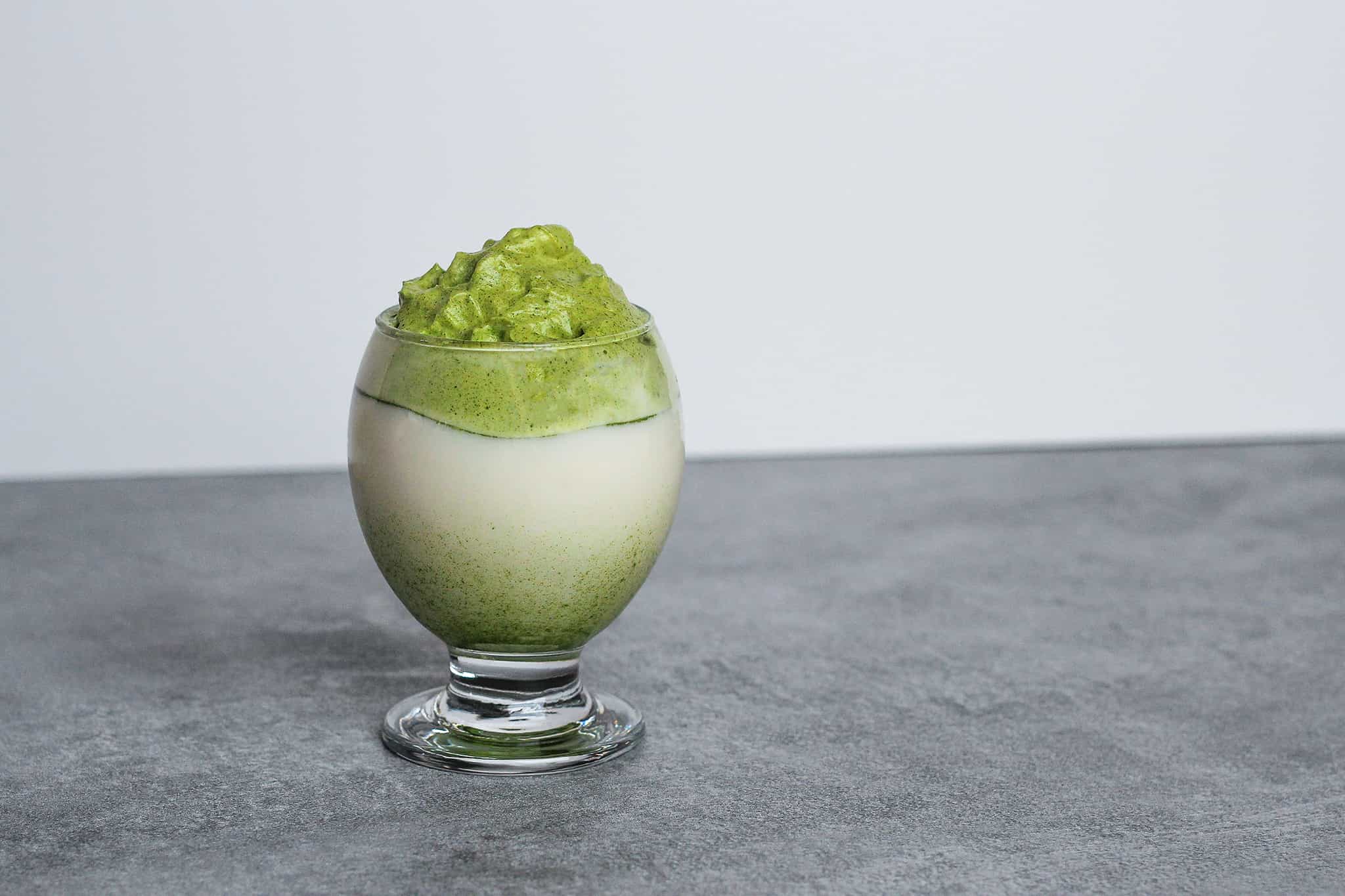 Recette : Dalgona Matcha - L’Alternative au Café Fouetté Qui Fait Craquer