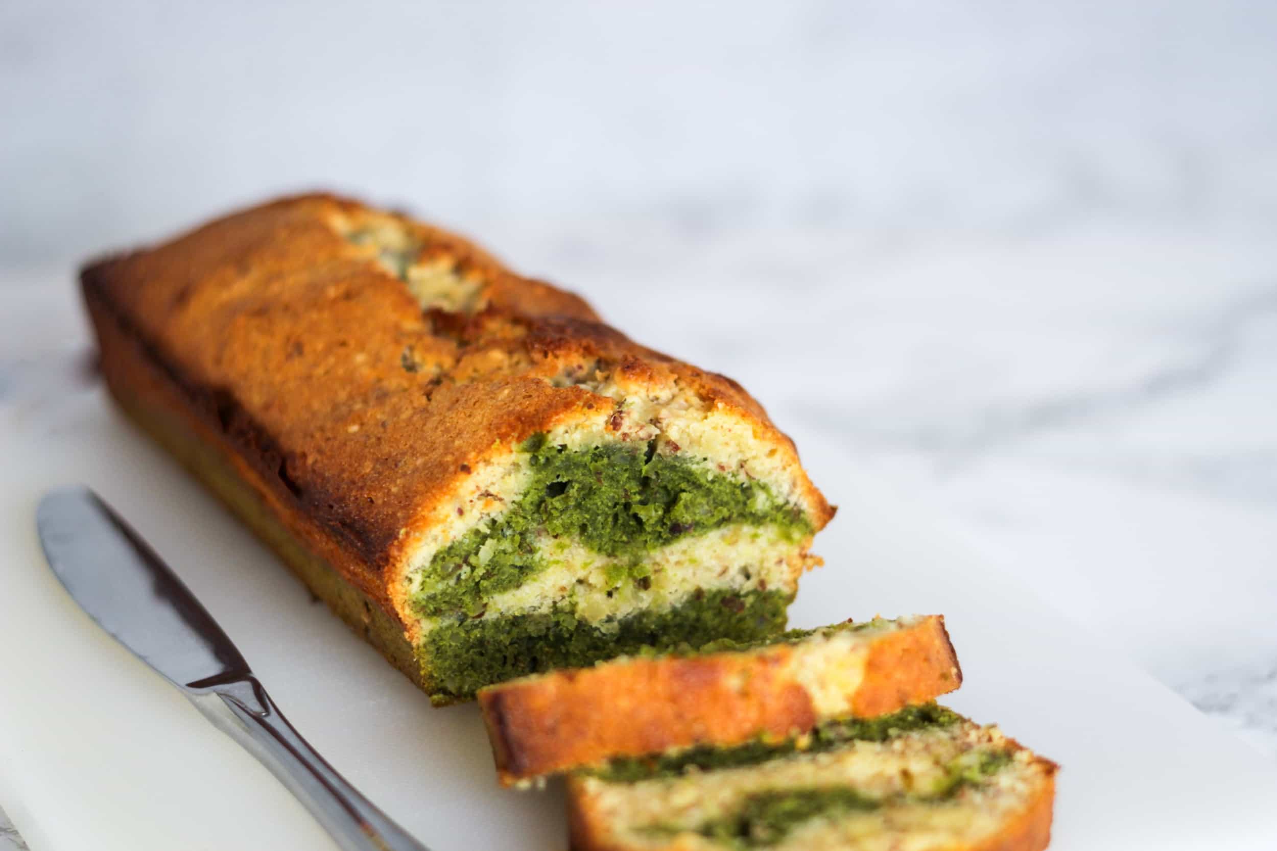 Gâteau marbré au thé matcha et chocolat blanc