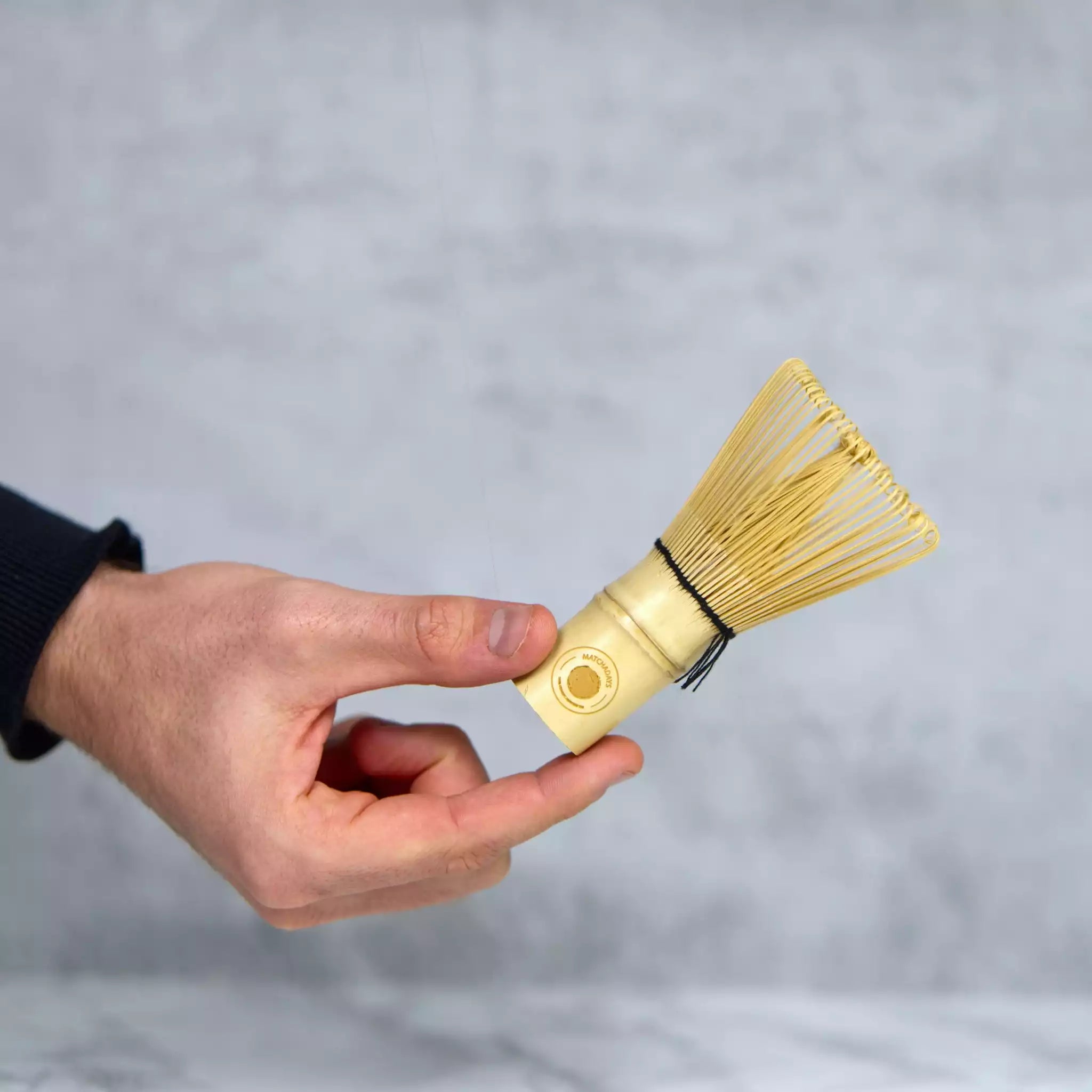 Accessoire fouet en bambou chasen pour mélanger, préparer le matcha. Permet de garder un goût naturel et obtenir une texture mousseuse