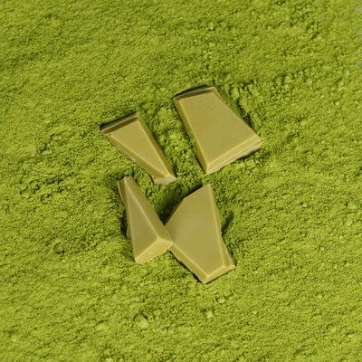 Matcha-Beutel mit weisser Schokolade