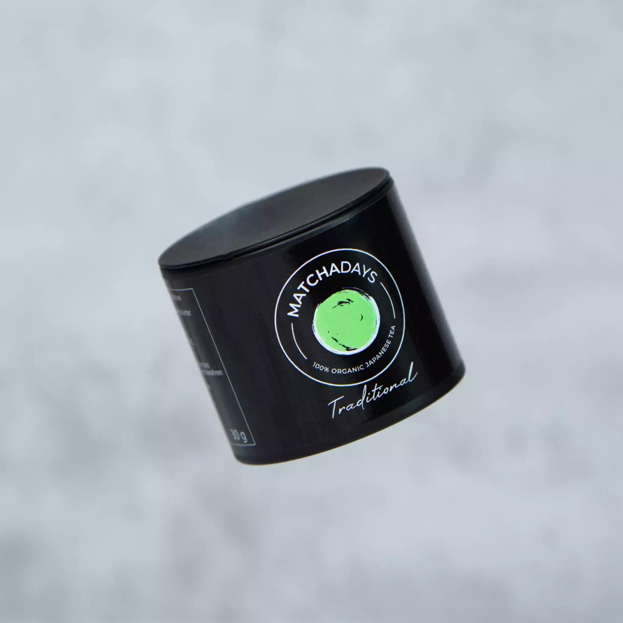 Boîte fermée hermétiquement de matcha traditionnel bio 30g de chez matchadays
